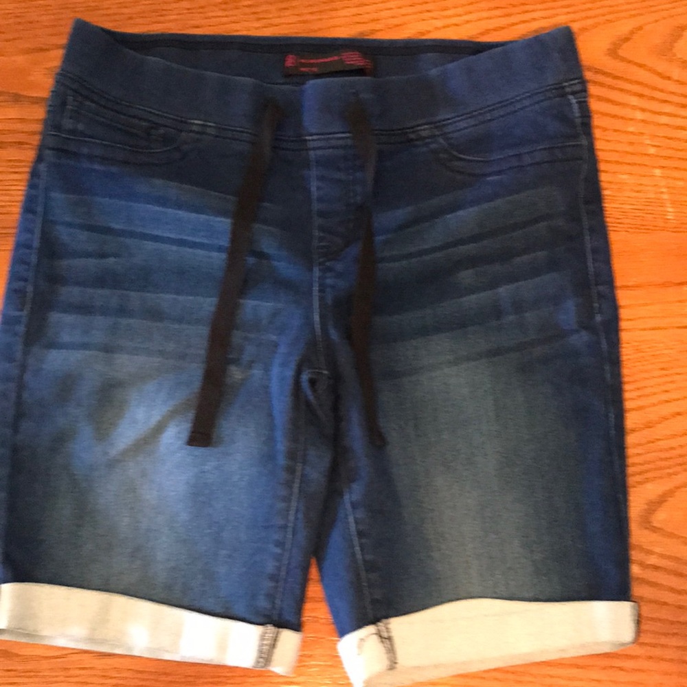 Juniors elastic band pull on shorts